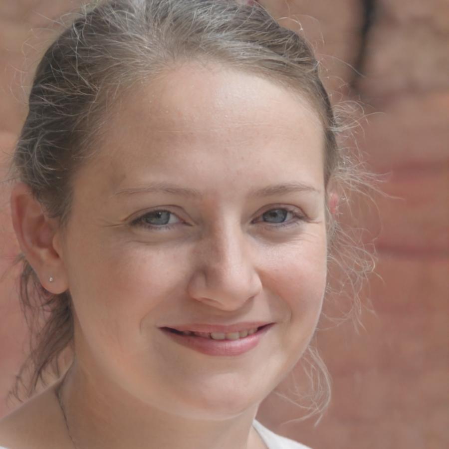 International cuisine expert Kassandra Whitmore explaining spice techniques